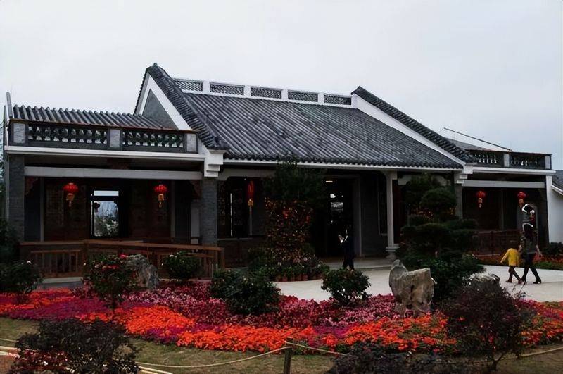 Building features on horseback