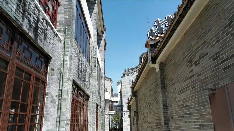 Building features on horseback