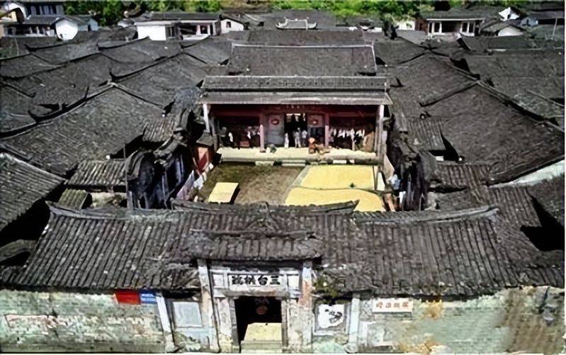Building features on horseback