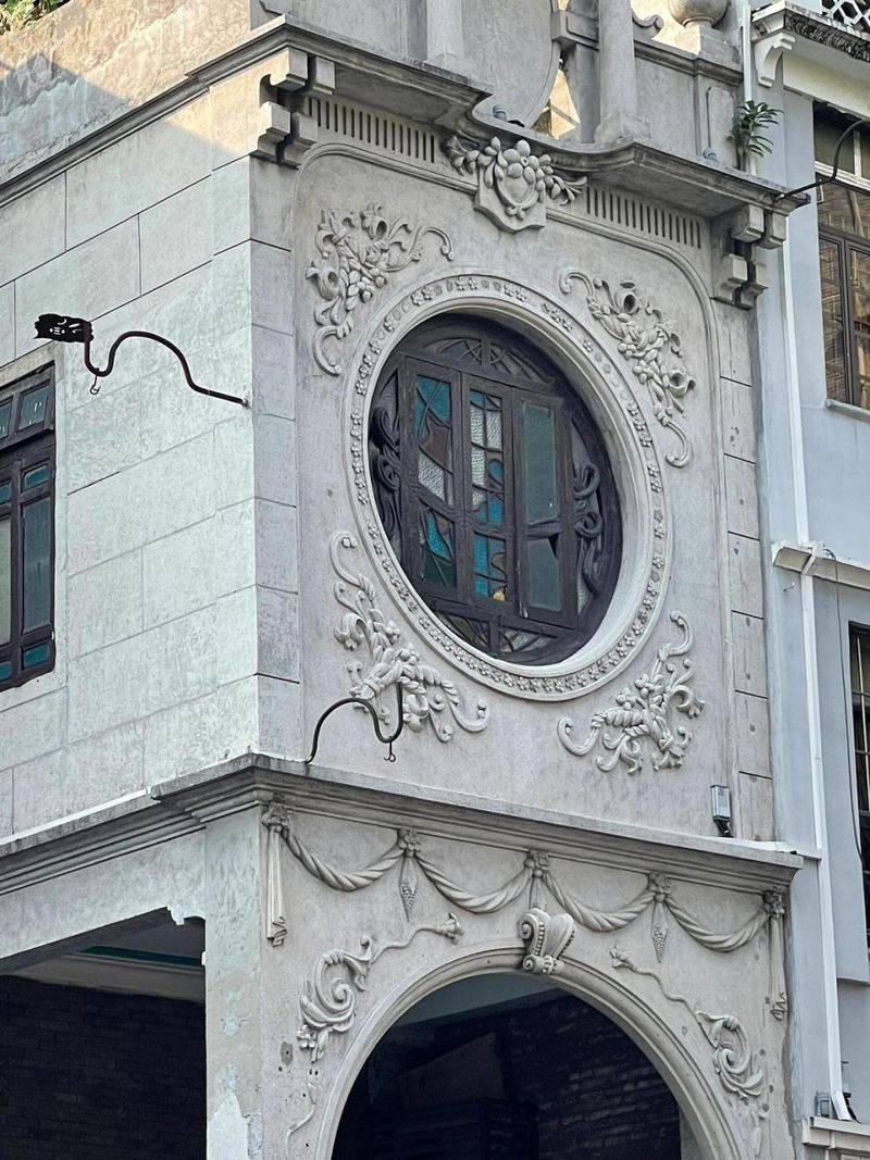 Building features on horseback