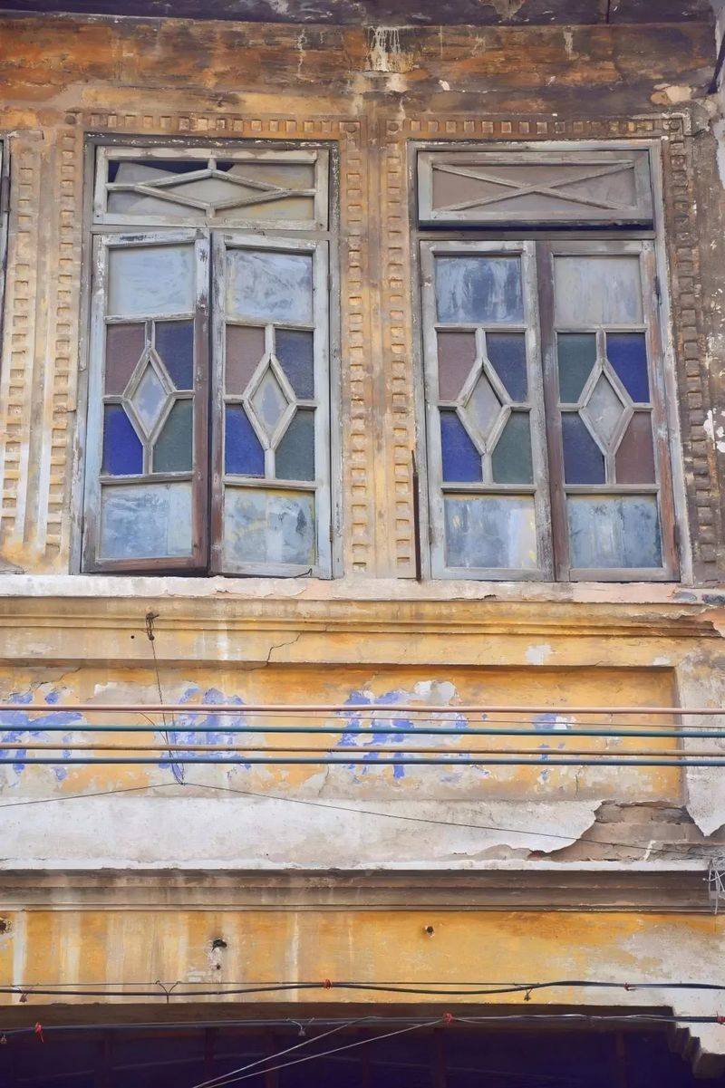 Building features on horseback