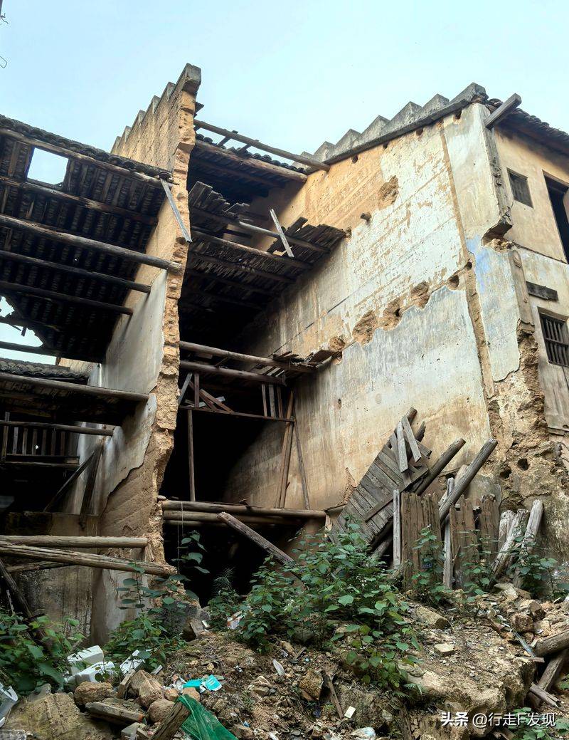 Building features on horseback