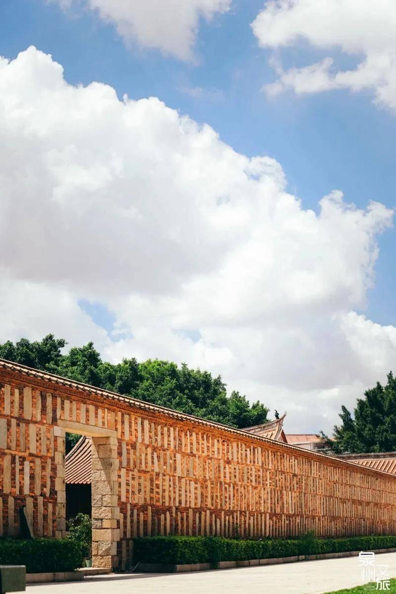 Building features on horseback