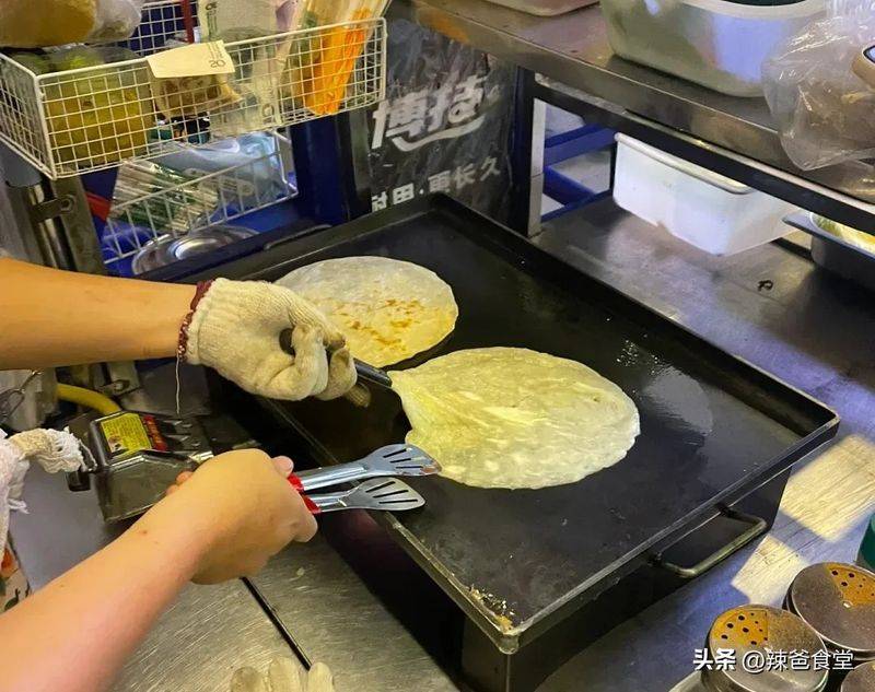 Night-market snacks at low cost