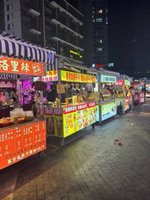 Night-market snacks at low cost