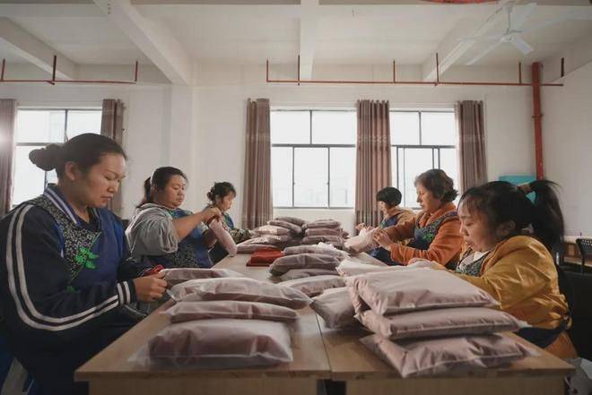 Price of hunan embroidered scarf