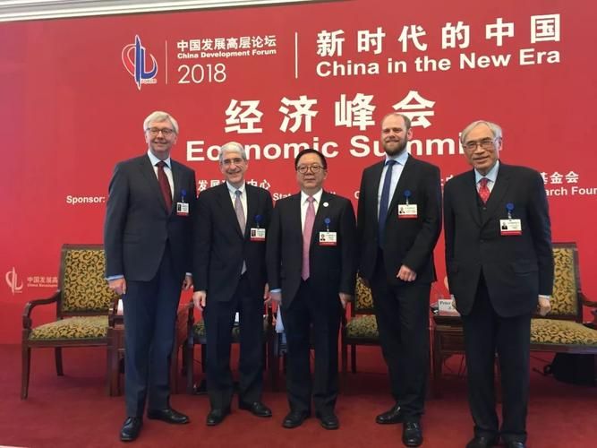 知识经济时代两个突出的时代特征是