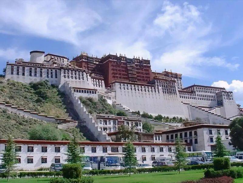 Lhasa travel agency offers and routes