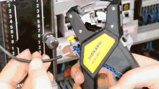 Automatically stretching the spring knife