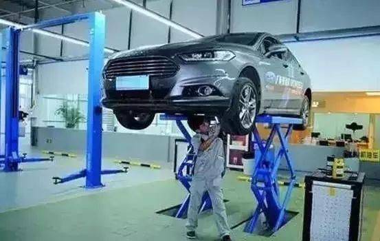 Vehicle-specific maintenance tools