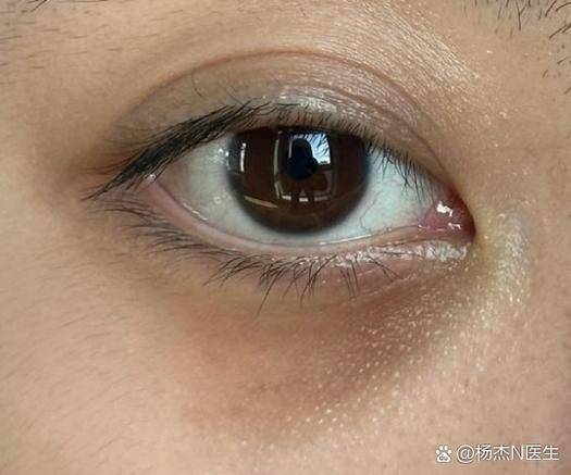 科颜氏牛油果眼霜步骤
