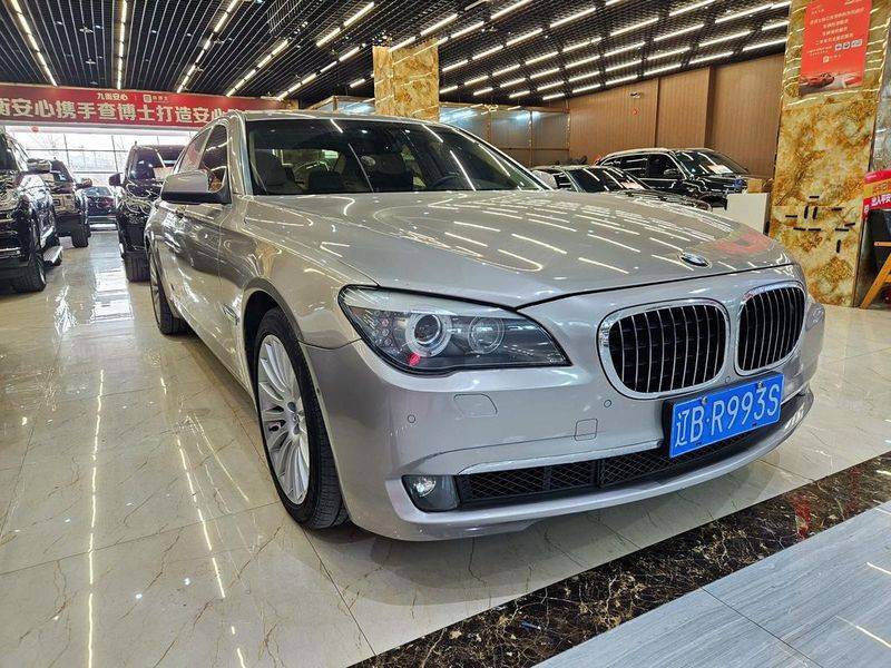 宝马750在国外多少钱