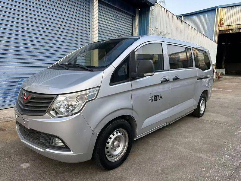 Prices and pictures of vans