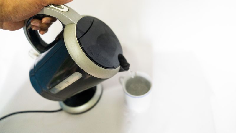 Maintenance of electro-thermal water bottles