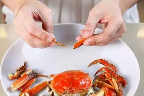 怎么吃螃蟹步骤图