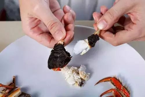 怎么吃螃蟹步骤图