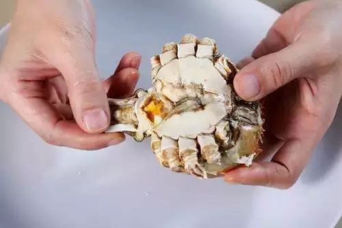 怎么吃螃蟹步骤图