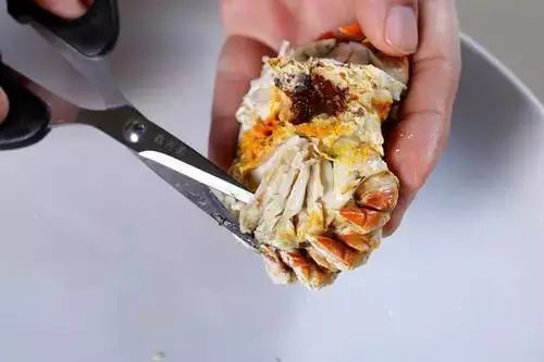 怎么吃螃蟹步骤图
