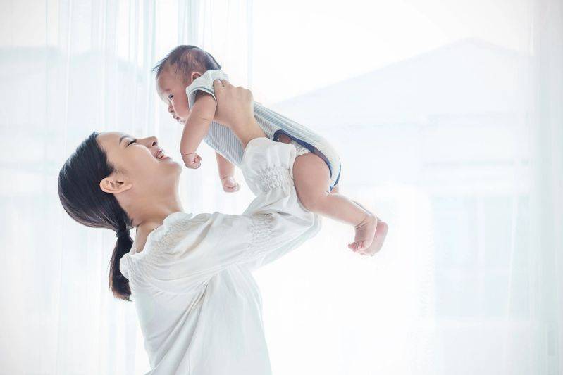 刚出生婴儿怎么带才最合适？——新手父母的科学育儿指南