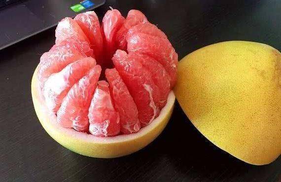 A video on the techniques of planting grapefruit trees