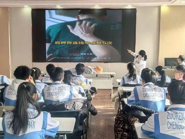 急救知识普及进社区