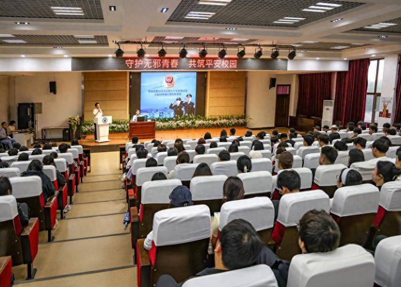 哈尔滨剑桥学院扎实开展反邪教专题教育进校园系列活动