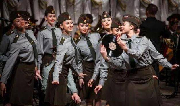 Characteristics of russian military songs