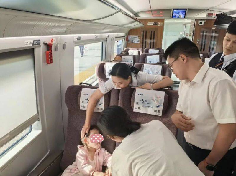 巾帼科普丨高铁上4岁儿童高烧!护士长中医急救半小时退烧,只用了2个方法