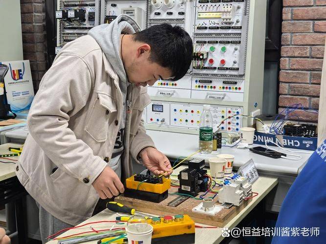 湖南万通汽修学校 丰田锐志维修手册e19