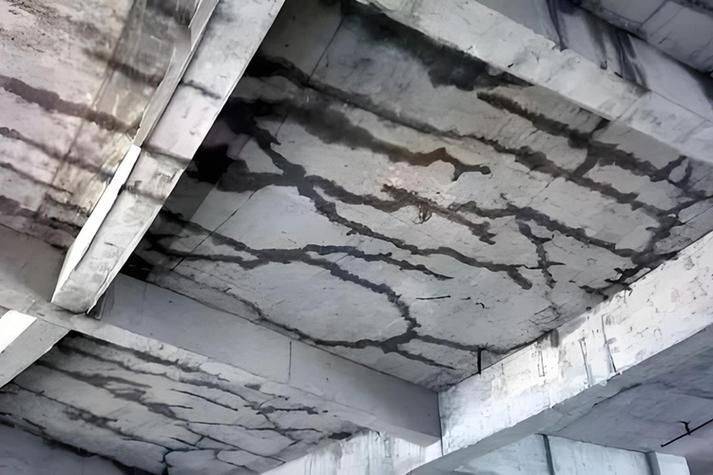 Causes of temperature cracks in the mass concrete