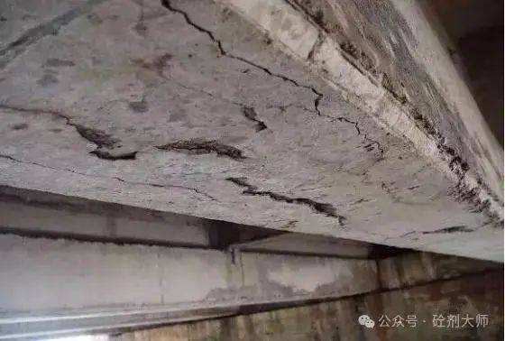 大体积混凝土中温度裂缝的成因