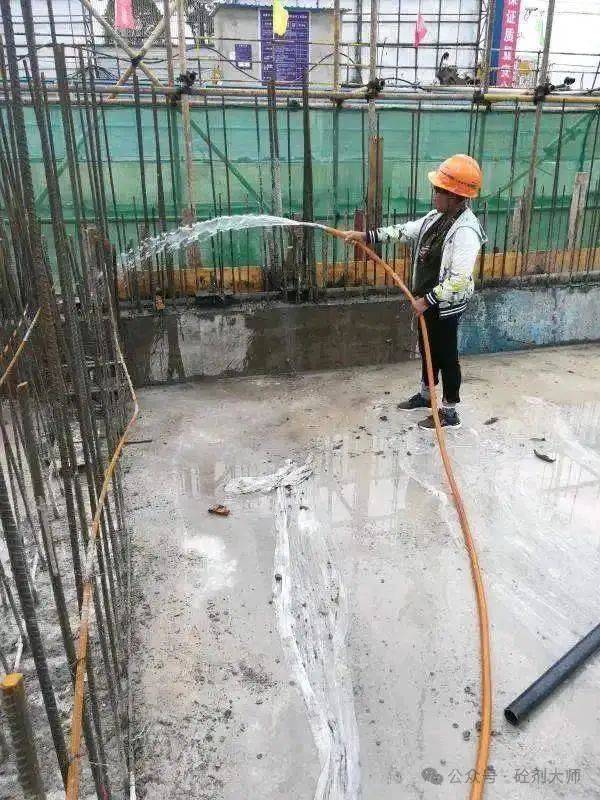 大体积混凝土中温度裂缝的成因