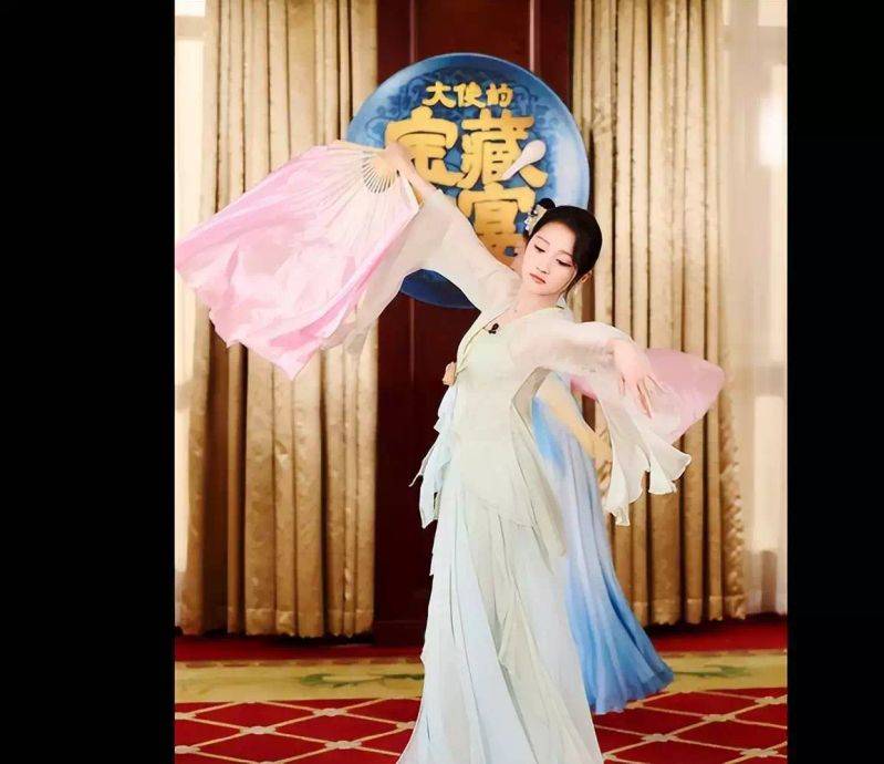 简单叠扇子方法