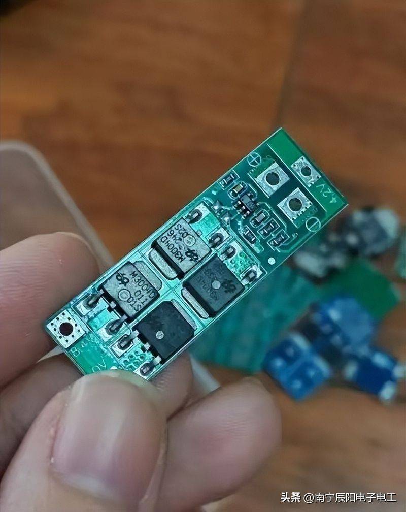 p沟道场效应管工作原理