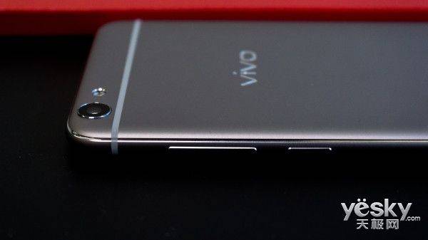 How much is the official offer for vivox7