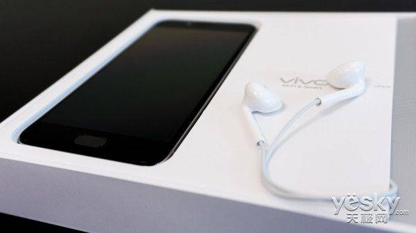 How much is the official offer for vivox7