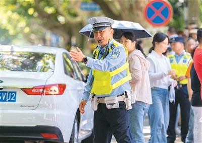 知识改变命运 英语作文