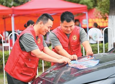 知识改变命运 英语作文