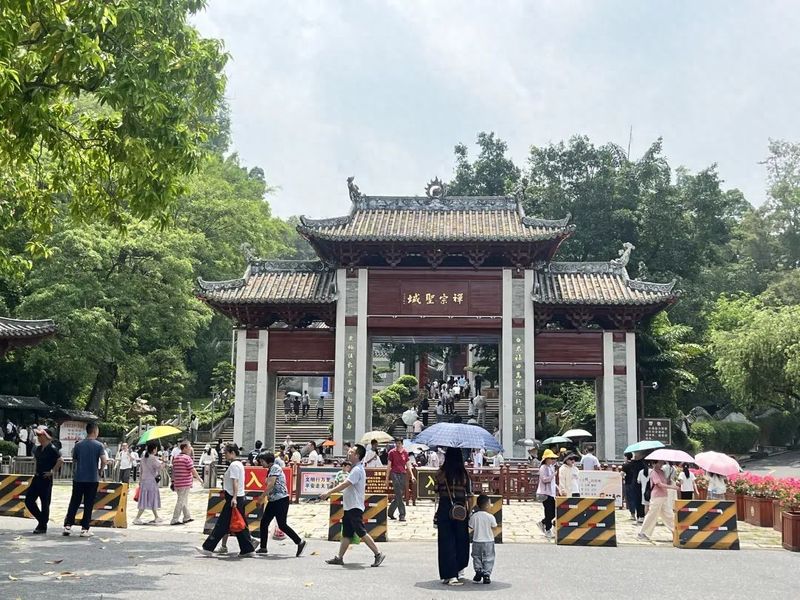 云浮禅龙峡木屋温泉小别墅价格