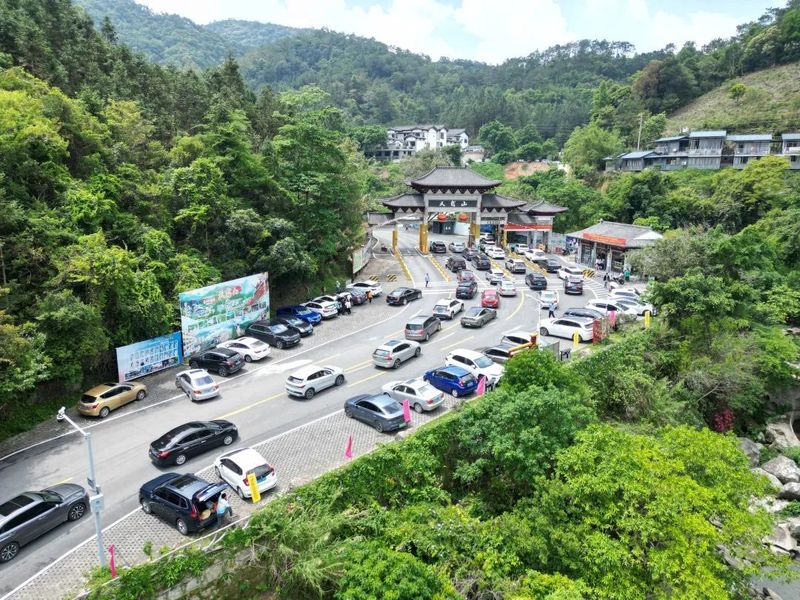 云浮禅龙峡木屋温泉小别墅价格