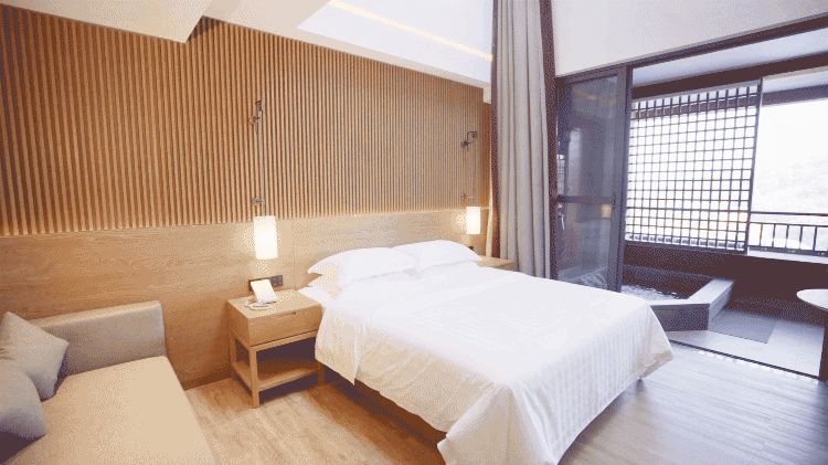云浮禅龙峡木屋温泉小别墅价格