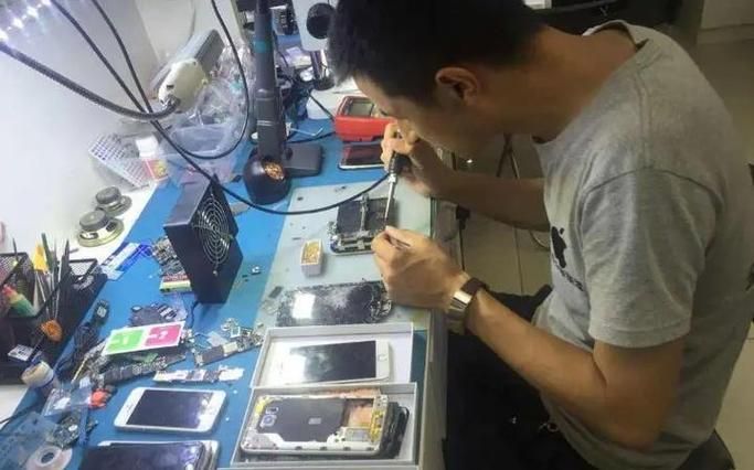 手机进水维修费用