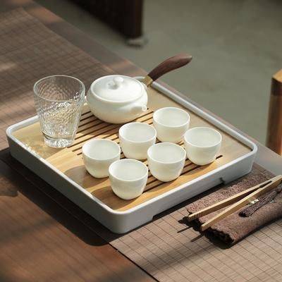 Tea and tea sets are well-informed