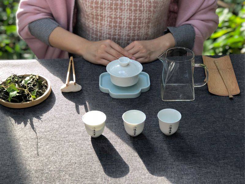 Tea and tea sets are well-informed