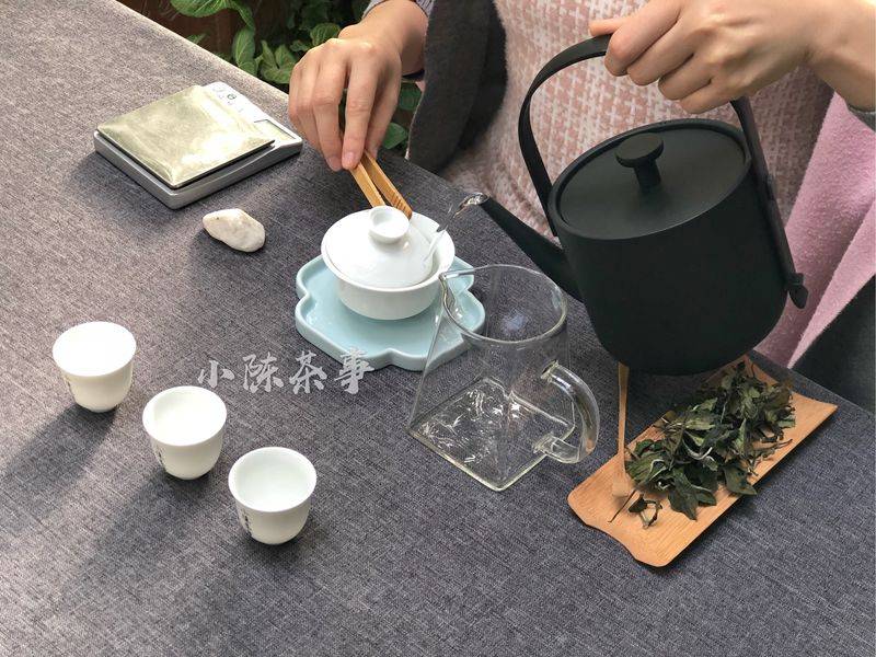 Tea and tea sets are well-informed