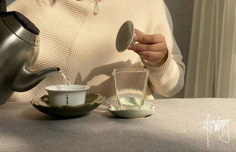 Tea and tea sets are well-informed