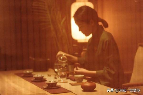 Tea and tea sets are well-informed