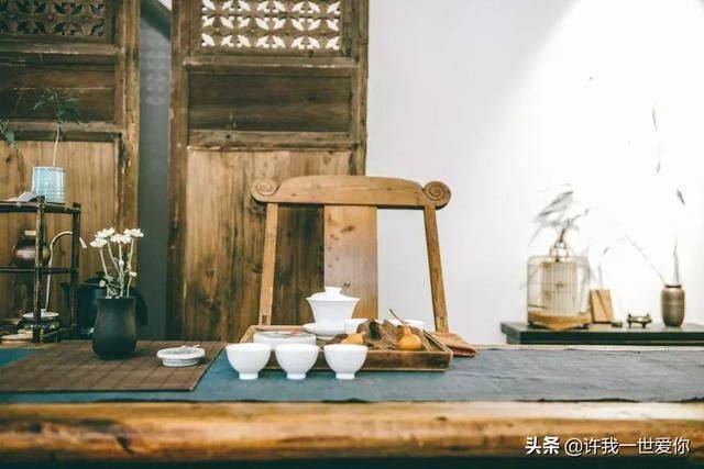 Tea and tea sets are well-informed