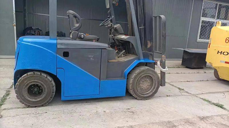 Forklift maintenance company