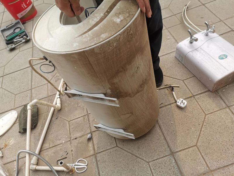 电热水器除垢方法